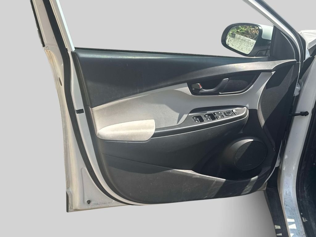 2023 Hyundai Kona SE - Photo 15