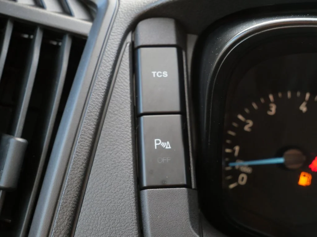 Used 2015 White Ford Base image 25