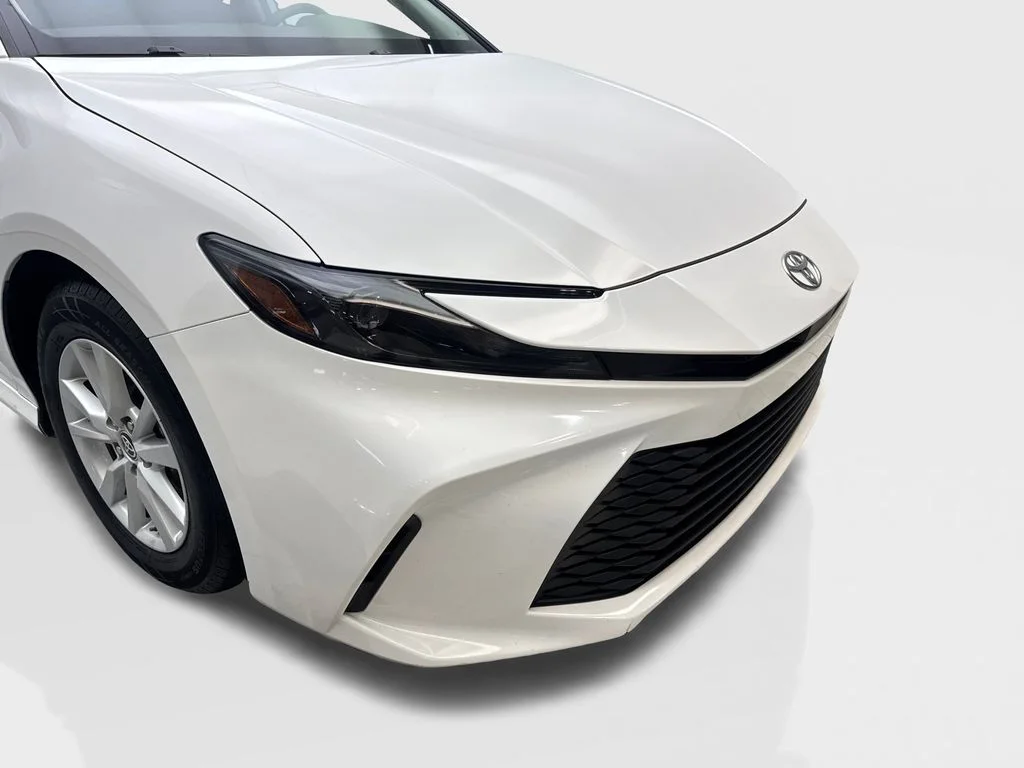 Used 2025 White Toyota LE image 17