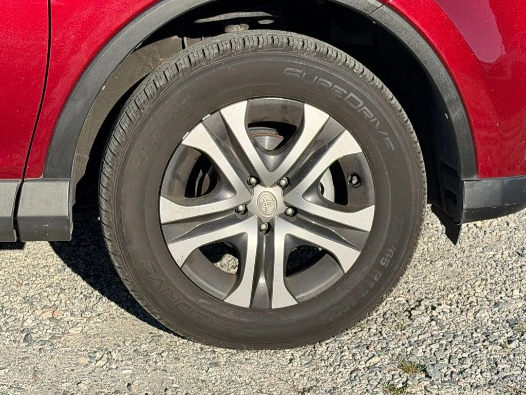 Used 2018 Red Toyota LE image 10