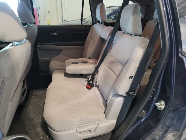 Used 2018  Honda EX image 10
