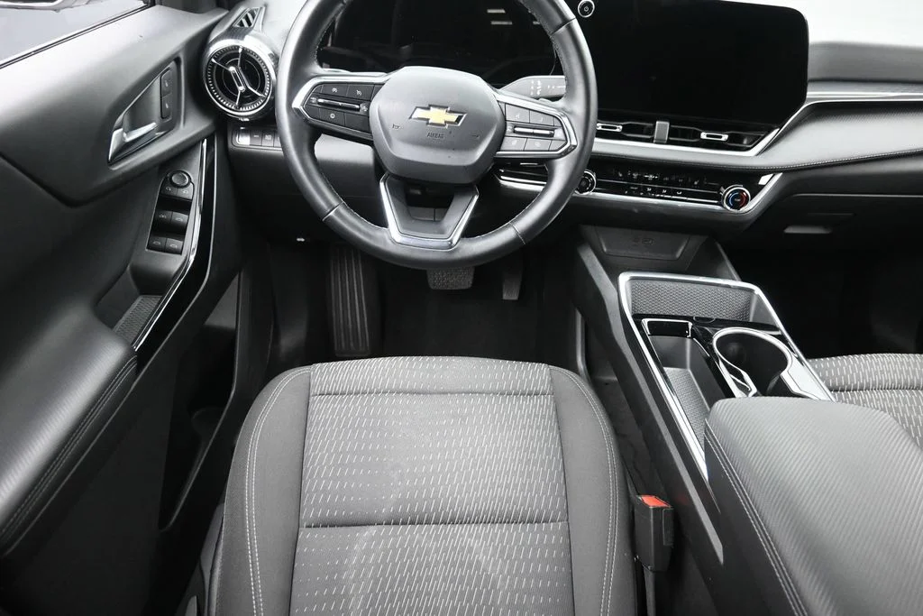 Used 2025 White Chevrolet LT image 14