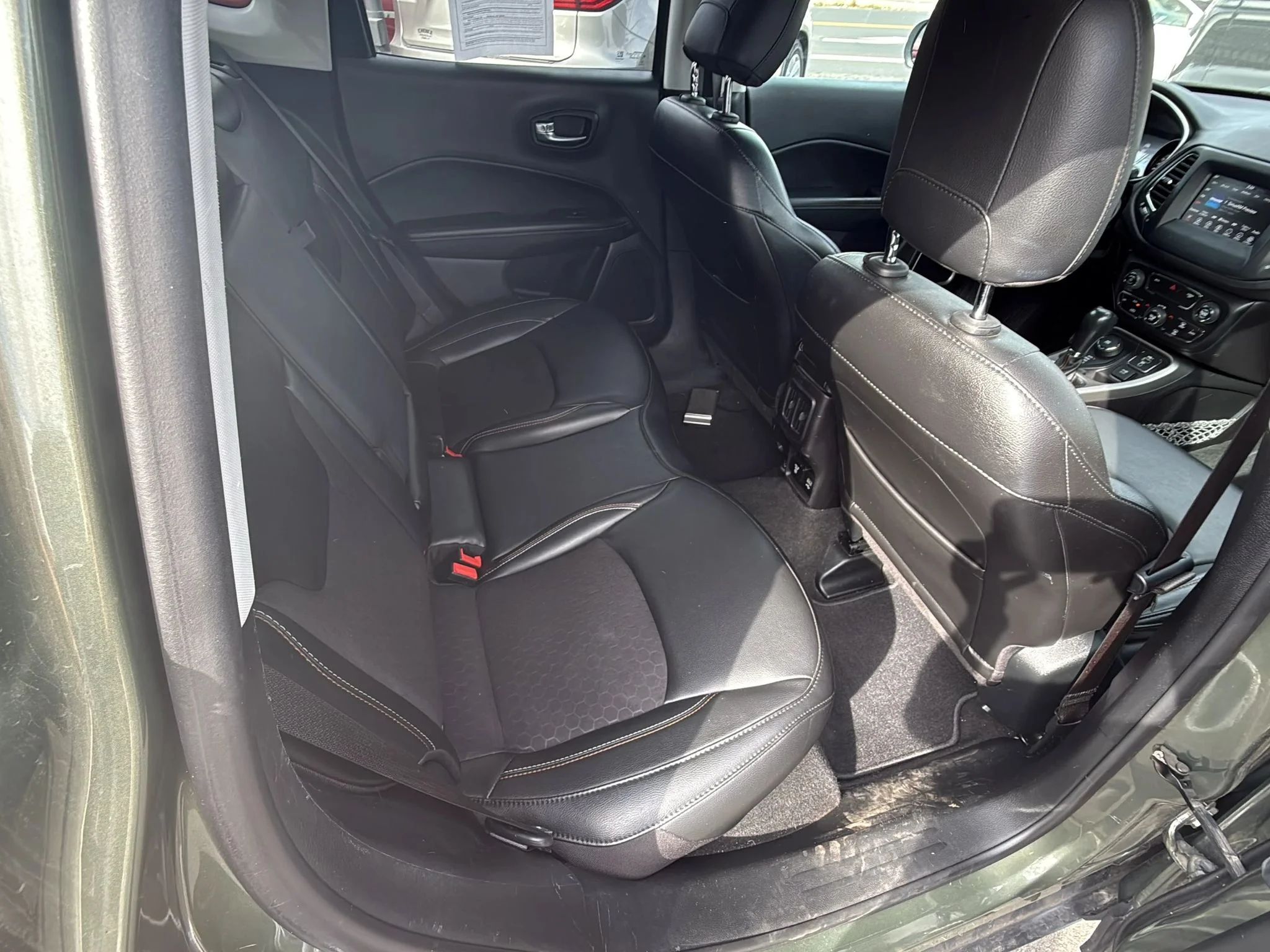 Used 2020 Olive Green Pearlcoat Jeep Latitude image 22