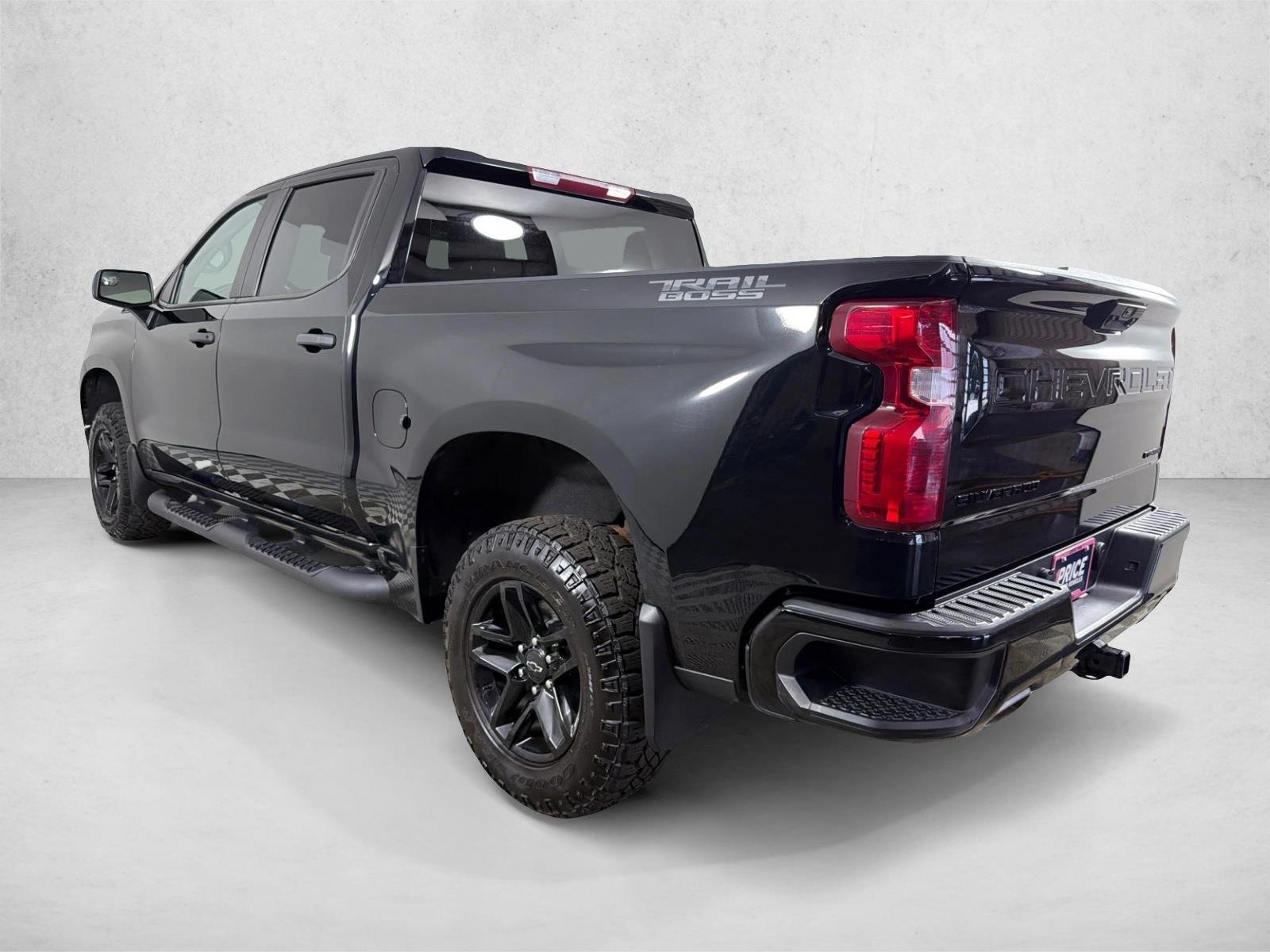 Used 2023 Black CHEVROLET  image 5