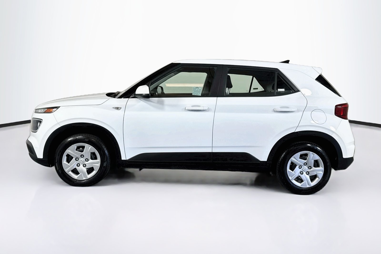 Used 2020 Ceramic White Hyundai SE image 8