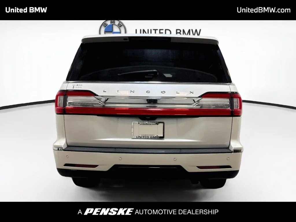Used 2019 White Platinum Clearcoat Metallic Lincoln Reserve image 6