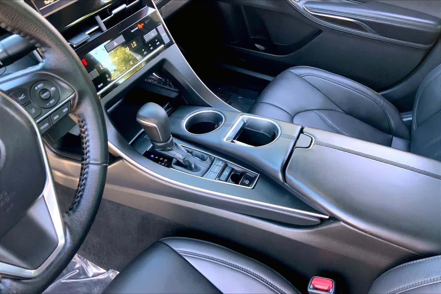 Used 2019 Wind Chill Pearl Toyota XLE image 17
