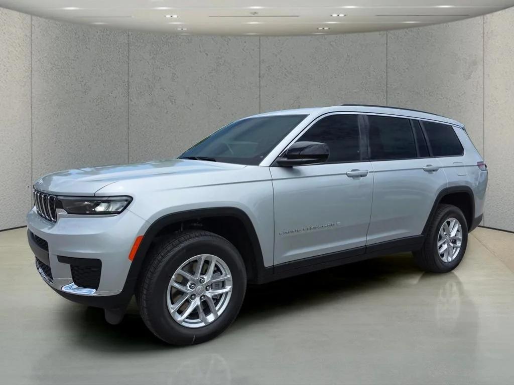 New 2026 Silver Zynith Exterior Paint Jeep Laredo image 10