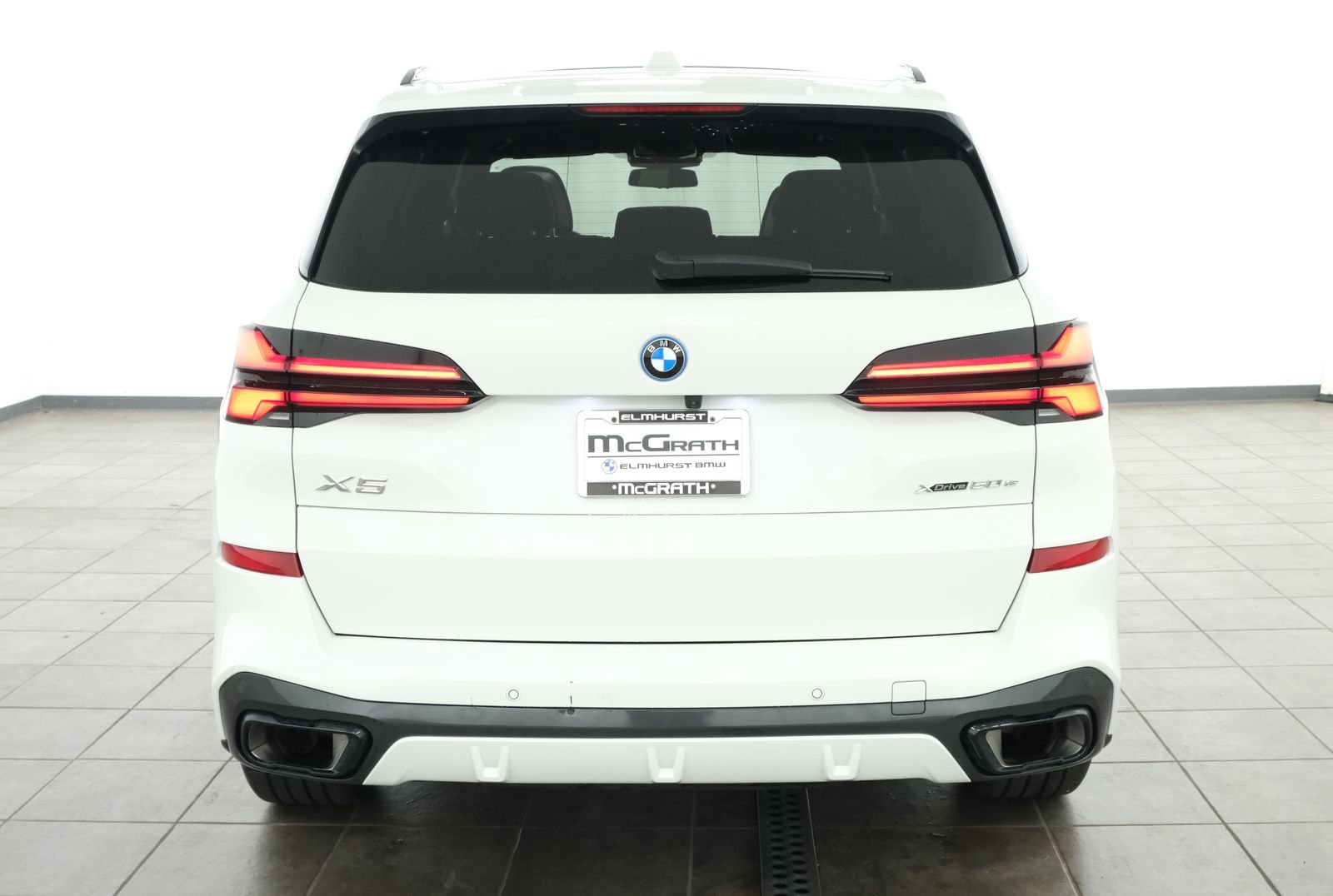 Used 2024 Alpine White BMW xDrive50e image 4