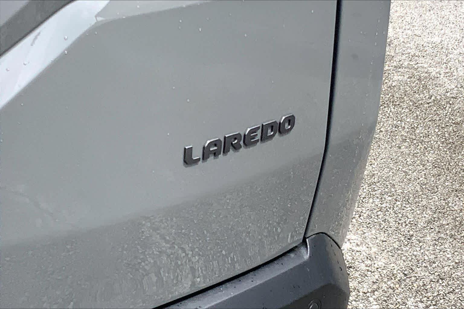 New 2026 Sting-Gray Clear-Coat Exterior Paint Jeep Laredo image 15
