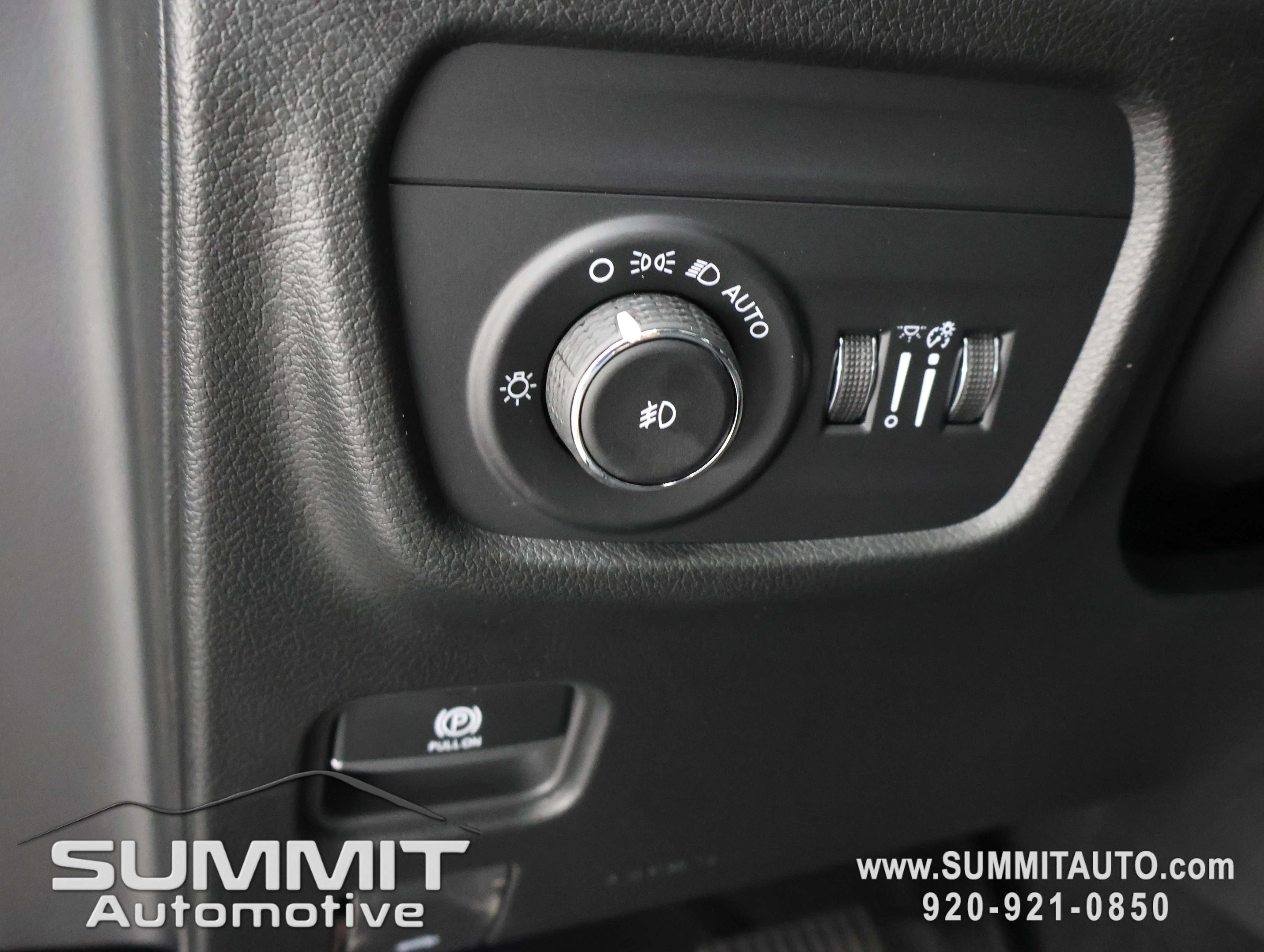 New 2026 Diamond Black Crystal Pearl-Coat Exterior Paint Jeep Limited Reserve image 53