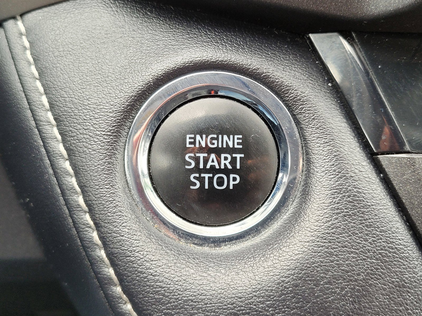 Used 2017  Toyota XLE image 23