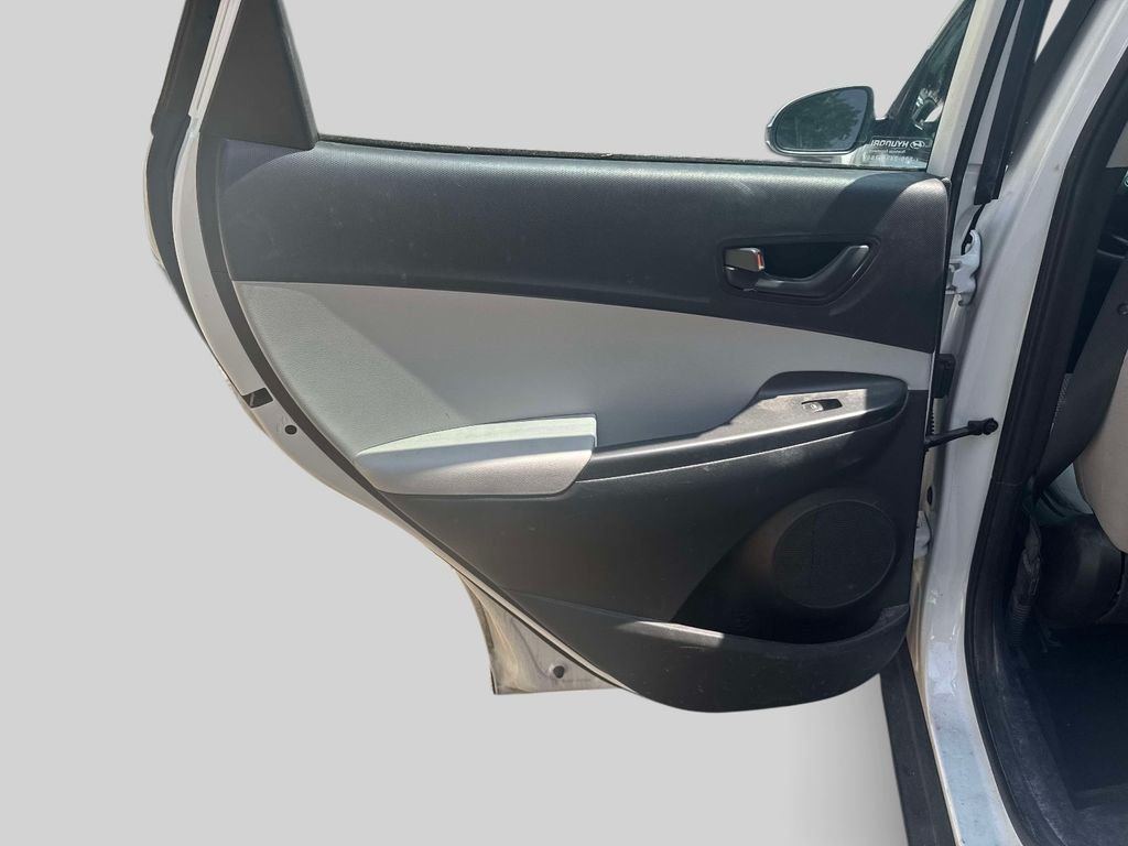 2023 Hyundai Kona SE - Photo 11