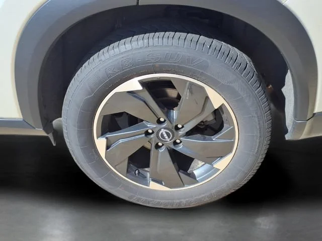 Used 2024  Nissan SV image 28