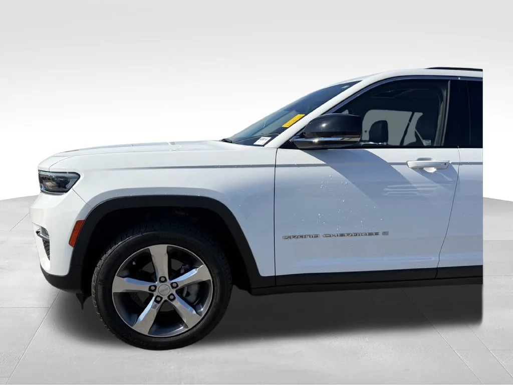 Used 2022 White Jeep Limited image 20