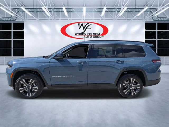 New 2027 Steel Blue Paint Jeep Limited image 6