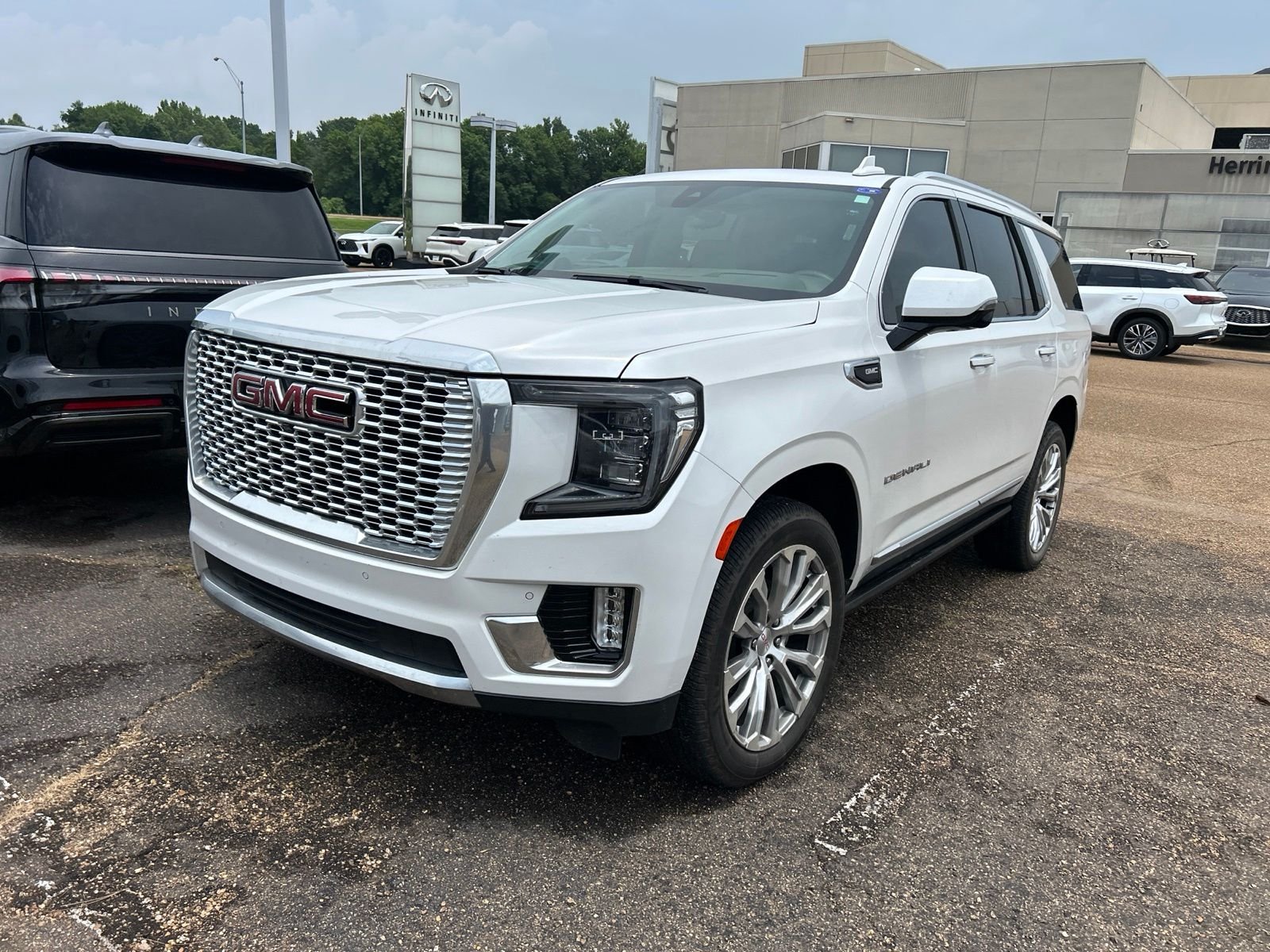 Used 2022 White GMC Denali image 5
