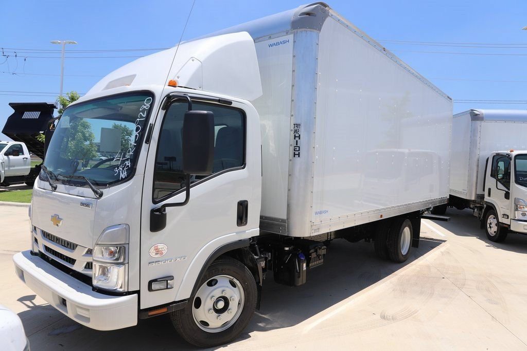 New 2024 Arc White Chevrolet Standard image 9