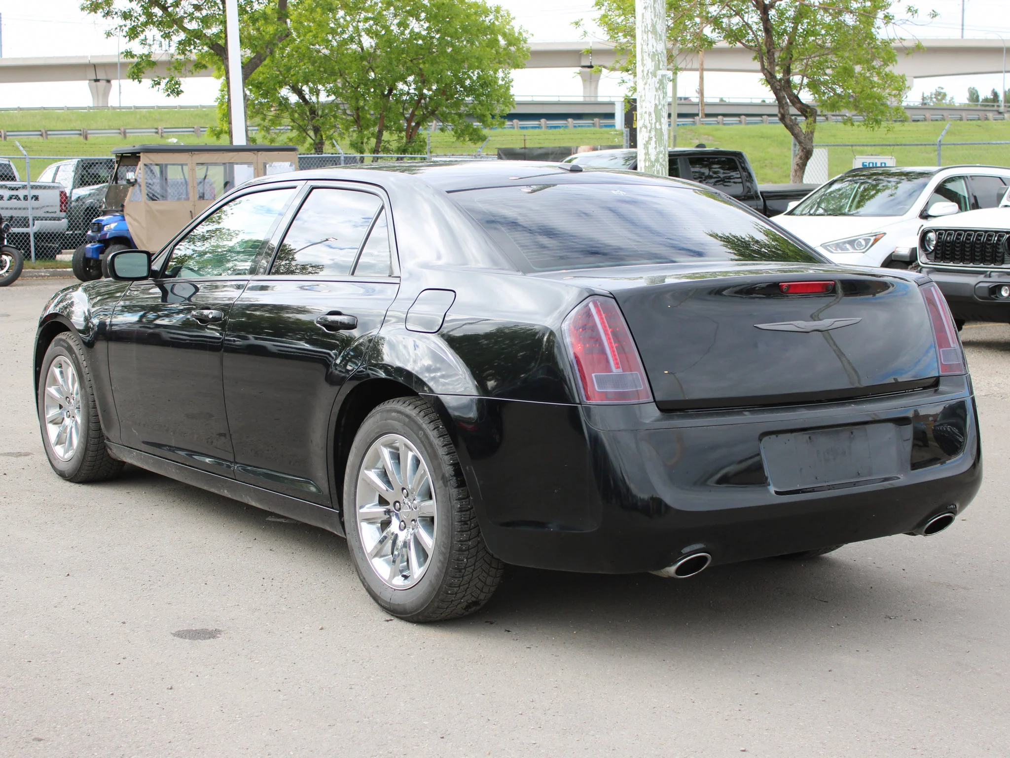 Used 2013 Black Chrysler 300C * Mechanics Special | HEMI V8 | Alpine | Panoramic Sunroof | Heated/Vented Seats | Remote Start image 9