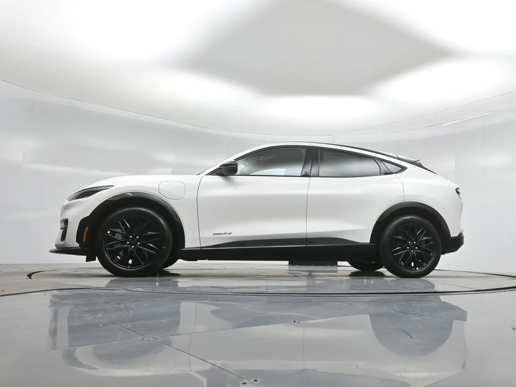 New 2026 Star White Metallic Tri-coat Ford Premium image 7