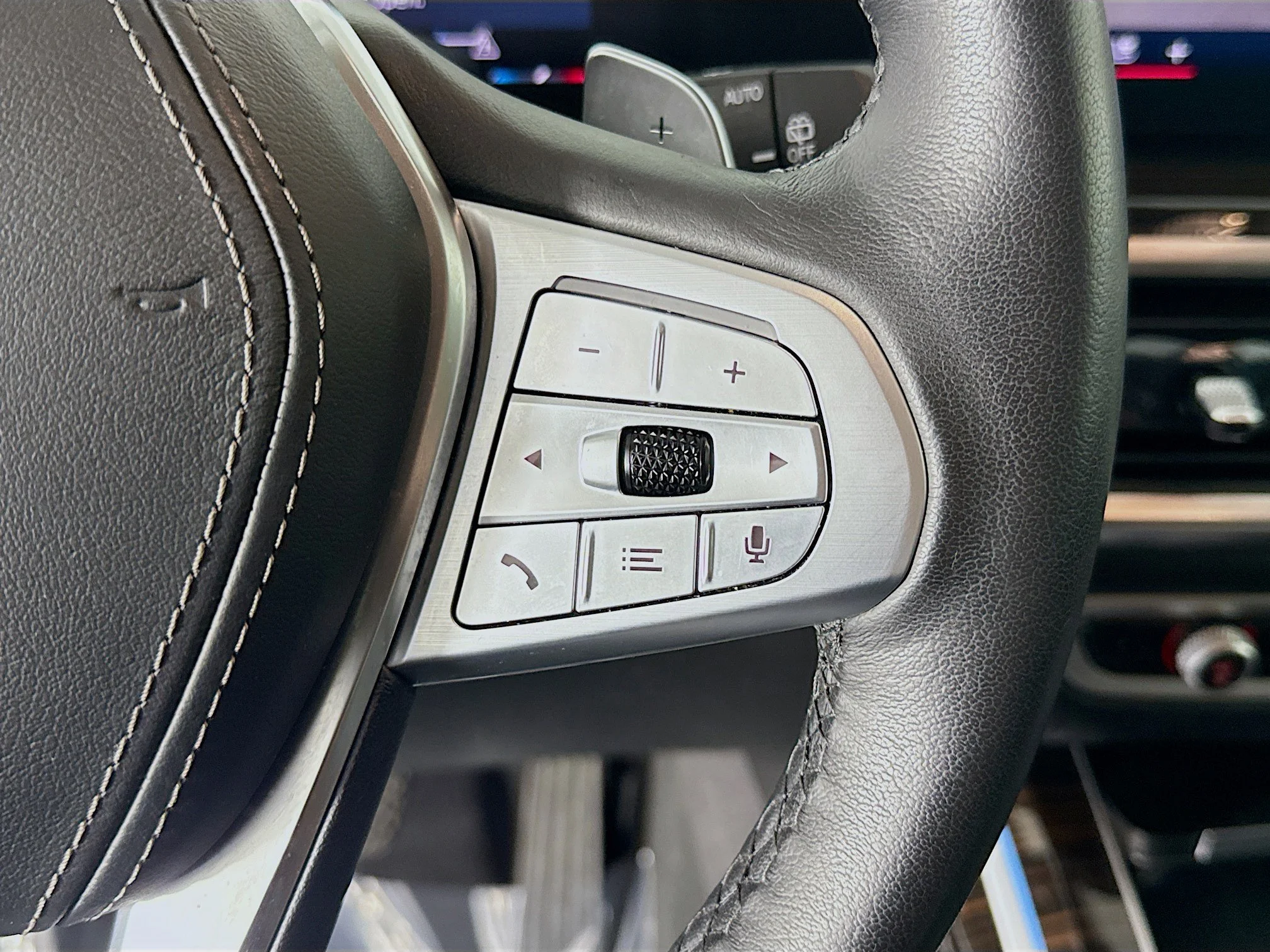 Used 2026 Skyscraper Gray Metallic BMW xDrive40i image 11