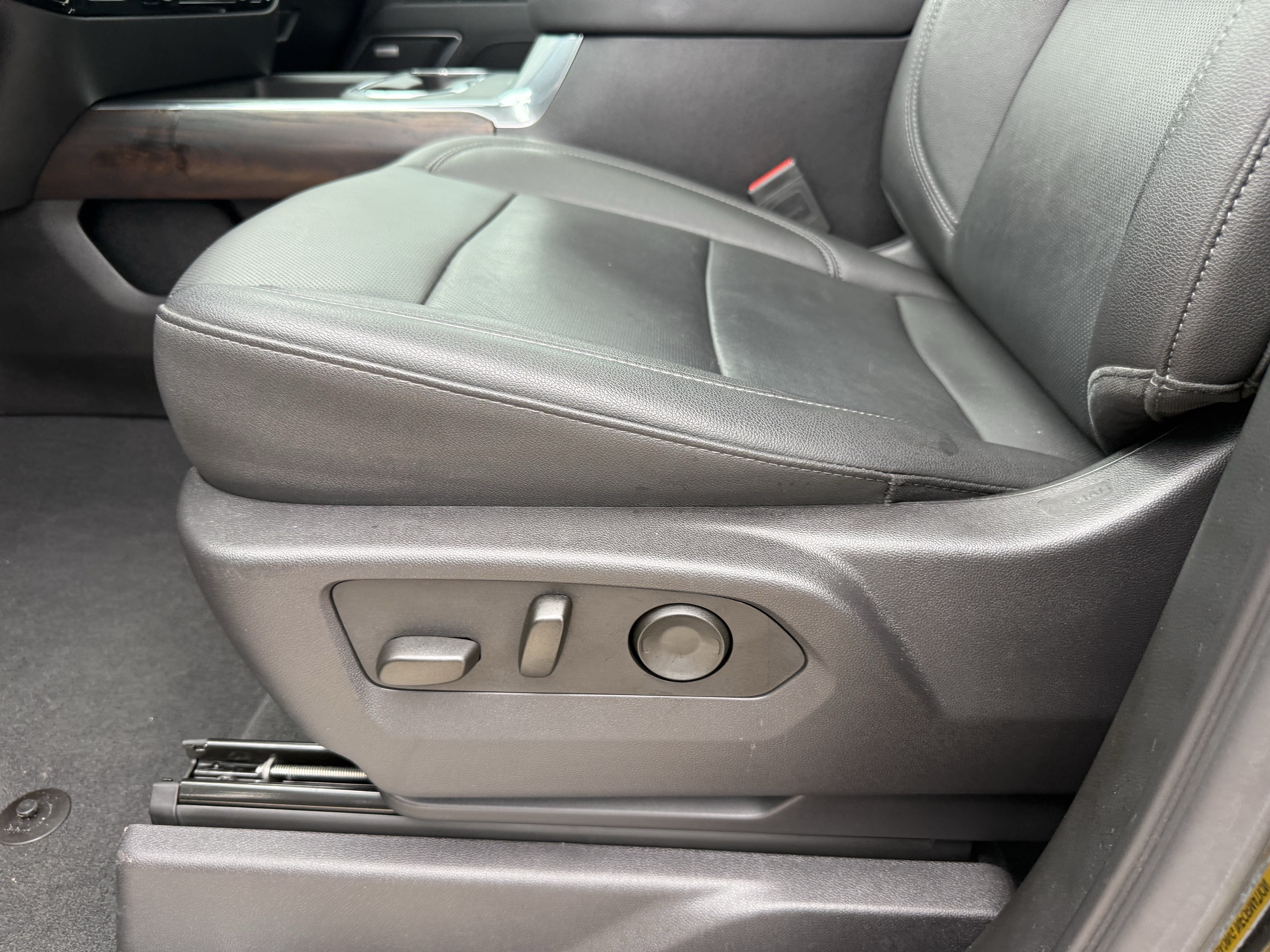 Used 2025 Onyx Black GMC SLT image 27