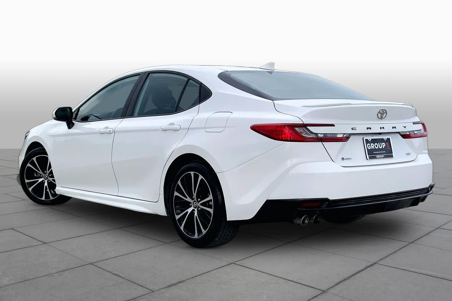Used 2025 Ice Cap Toyota SE image 12