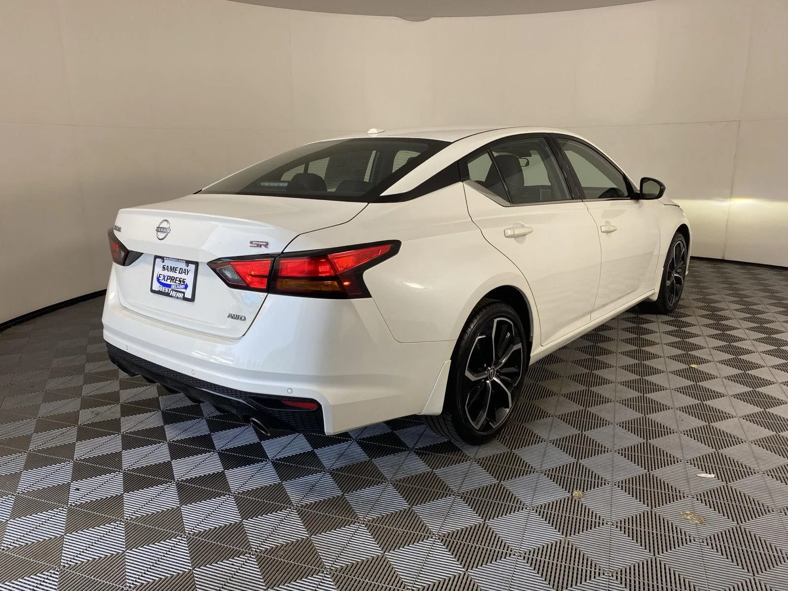 Used 2024 Pearl White Tricoat Nissan 2.5 SR image 8