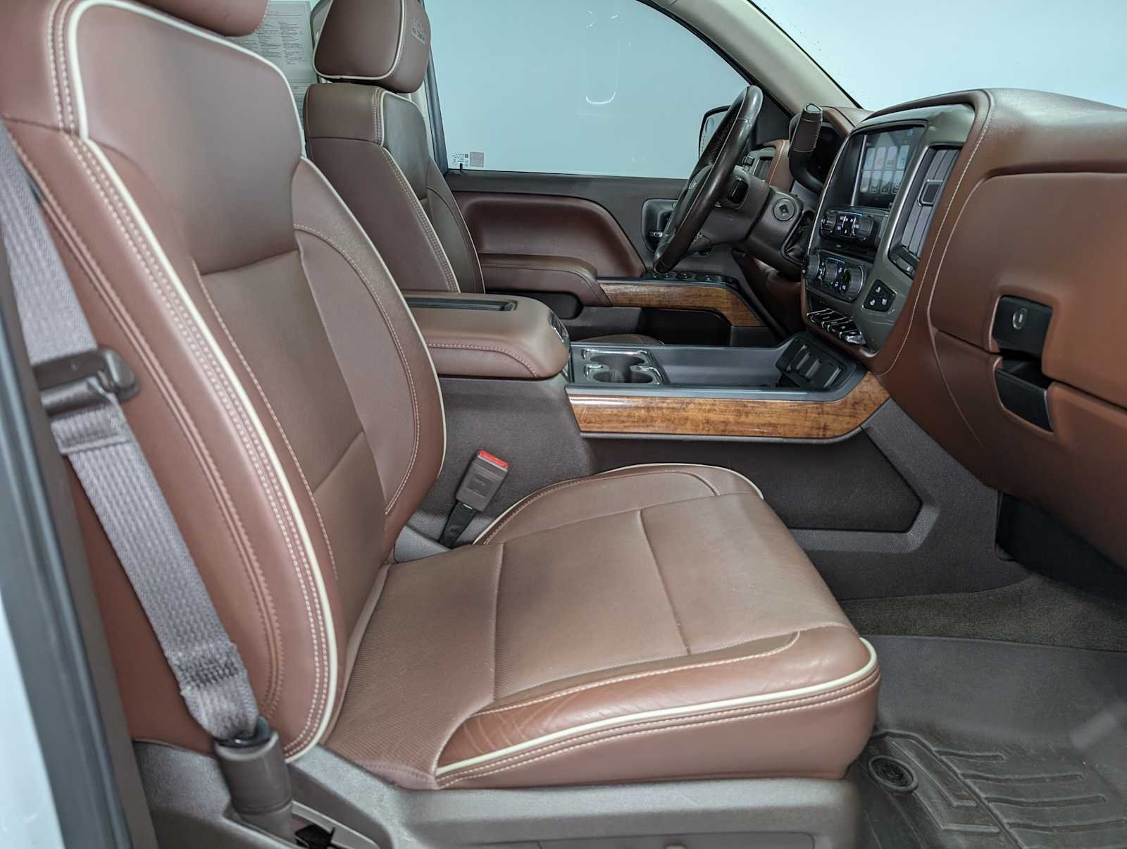 Used 2017 Iridescent Pearl Tricoat Chevrolet High Country image 42