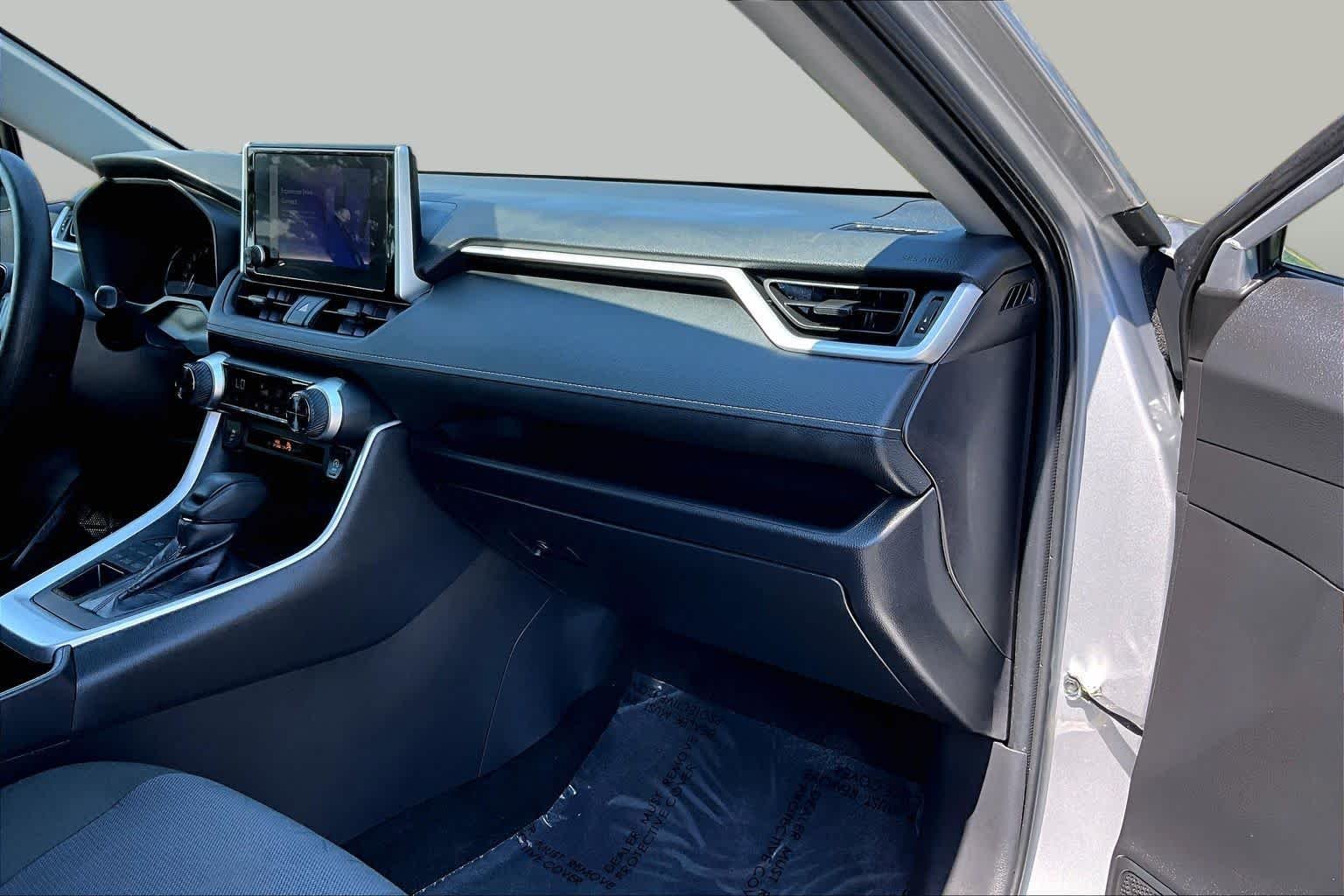 Used 2025 Silver Sky Metallic Toyota XLE image 19