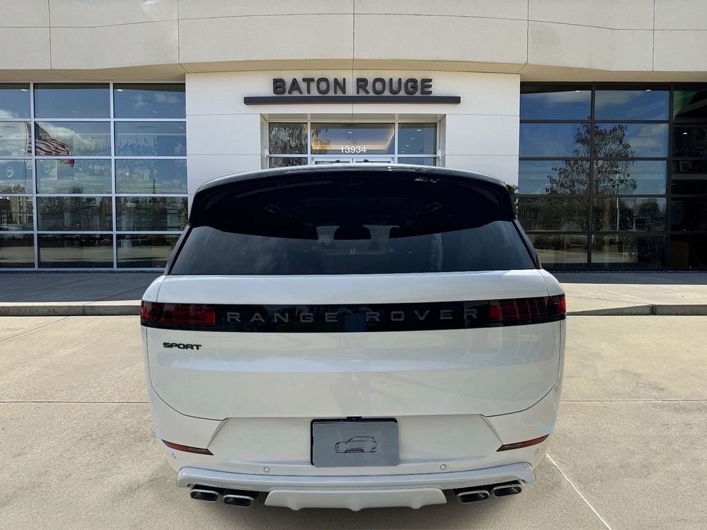 New 2026 Ostuni Pearl White LAND ROVER Dynamic SE image 4