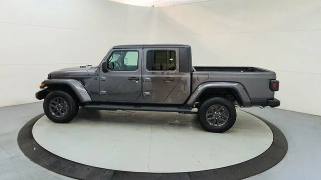 New 2026 Granite Crystal Metallic Clear-Coat Exterior Paint Jeep Sport S image 6