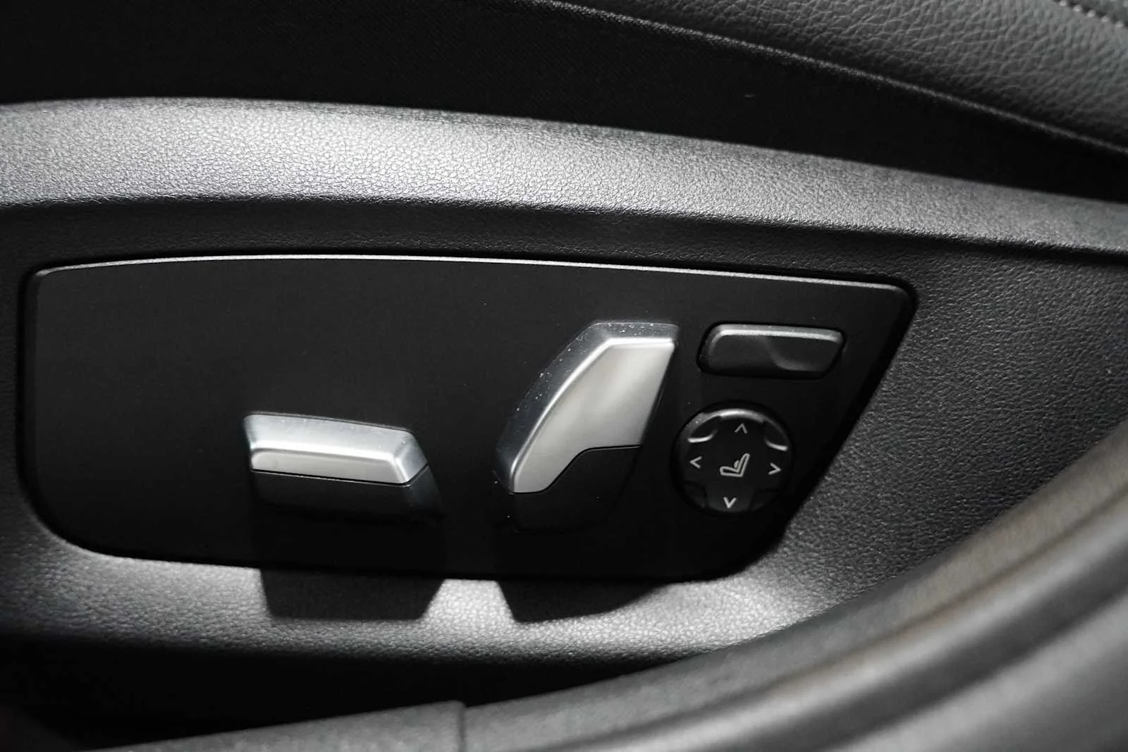 Used 2019 Black Sapphire Metallic BMW 540i xDrive image 20