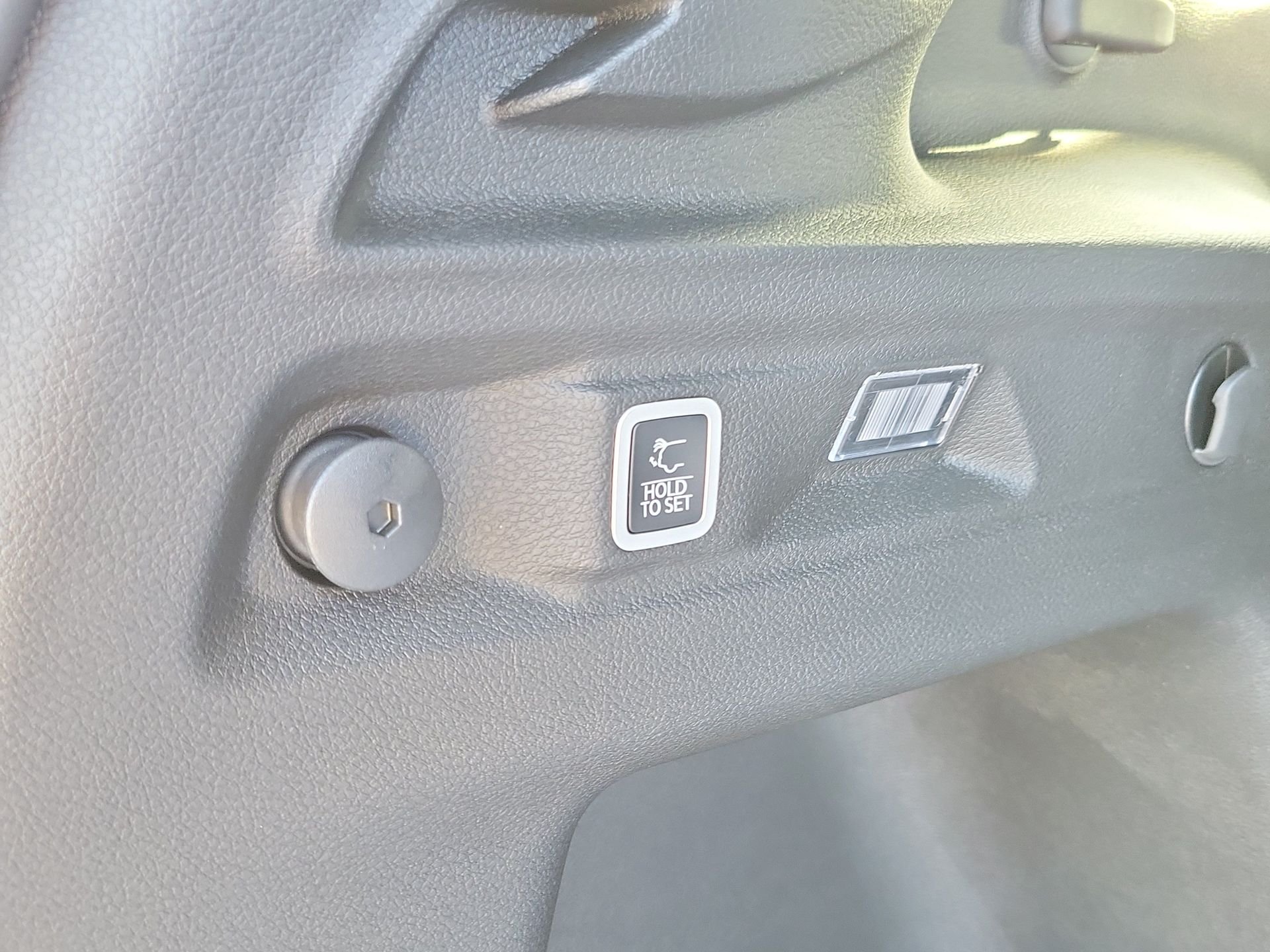 New 2026 Bright White Clear-Coat Exterior Paint Jeep Laredo image 18