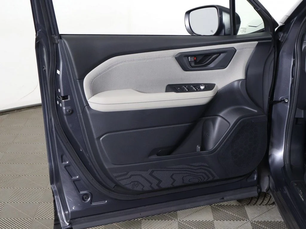 Used 2025 Gray Metallic Subaru Premium image 24