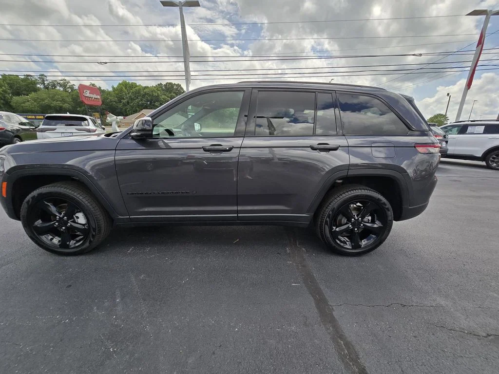 Used 2025 Baltic Gray Metallic Clearcoat Jeep Limited image 9