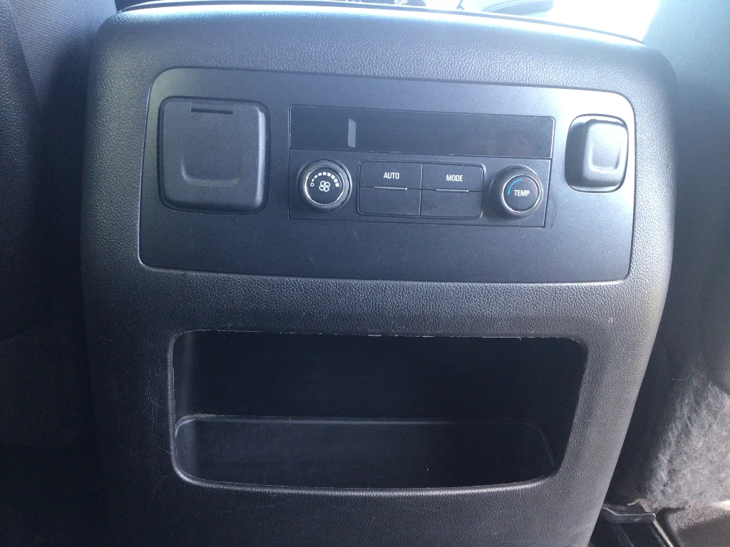 Used 2015 SUMMIT WHITE Chevrolet LS image 9