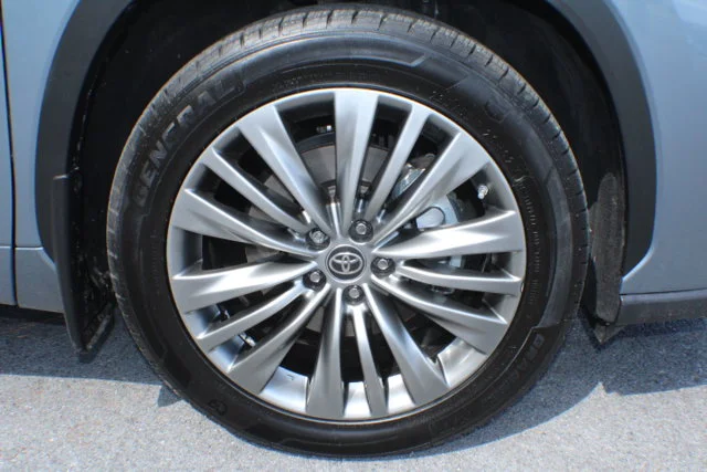 Used 2021 Blueprint Toyota Platinum image 3