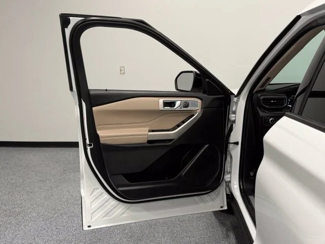Used 2021 White Ford Limited image 11
