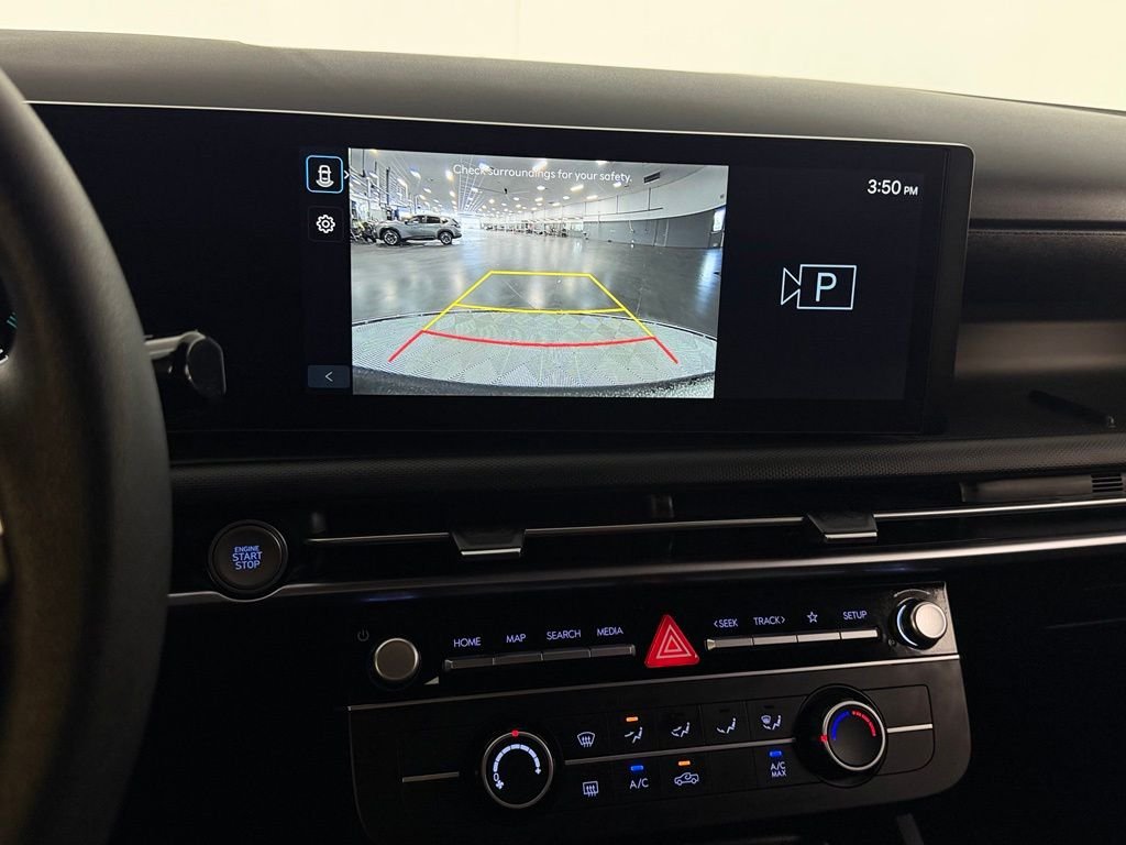 Used 2025 White Hyundai SE image 18