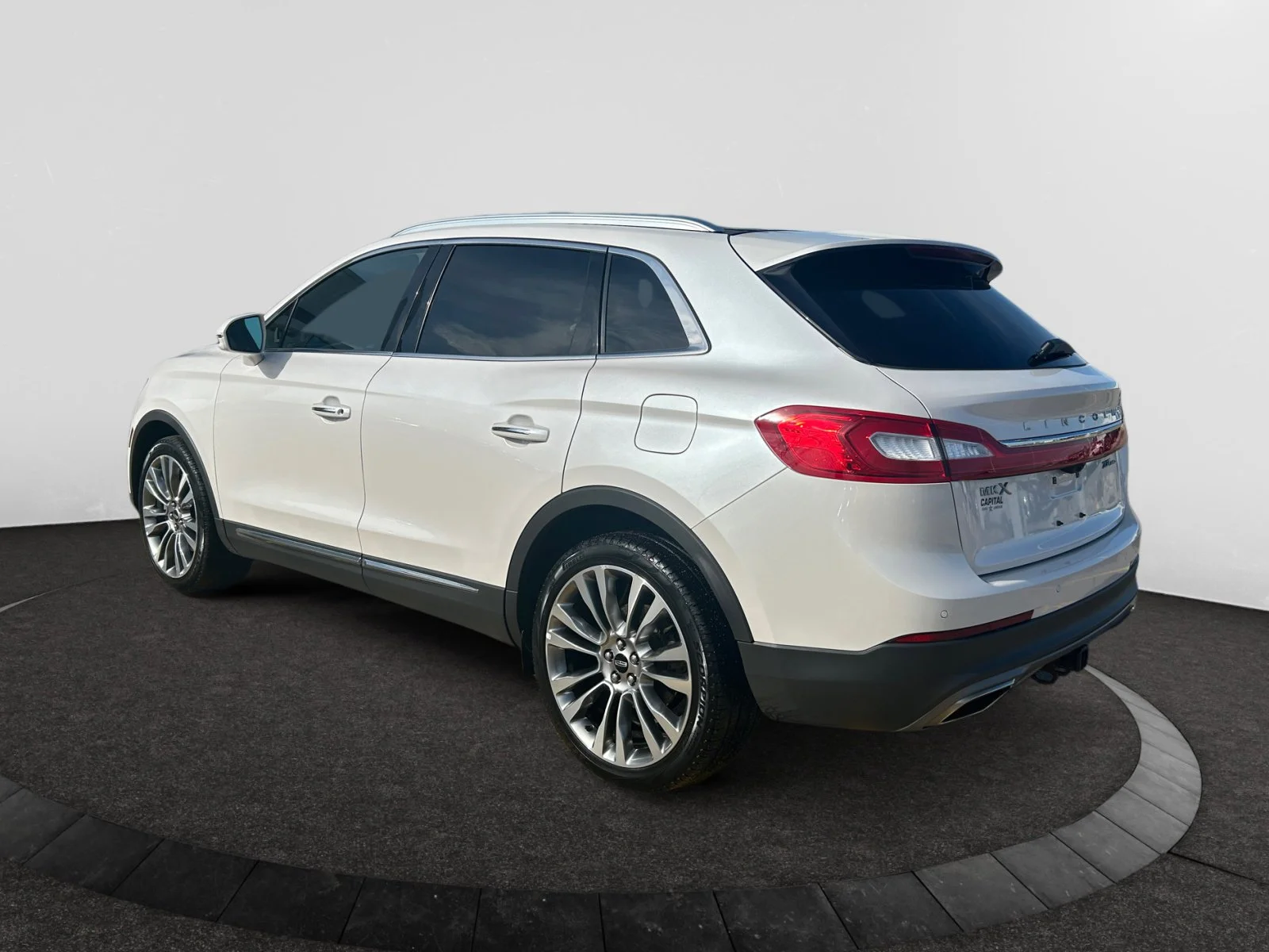 Used 2018 WHITE Lincoln RESERVE AWD image 3