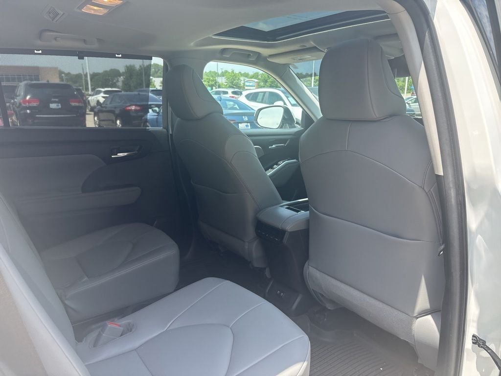 Used 2021 Blizzard Pearl Toyota XLE image 30