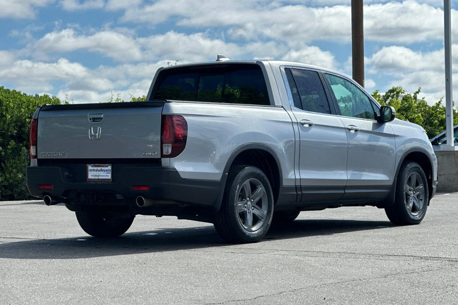 Used 2023 Lunar Silver Metallic Honda RTL image 4