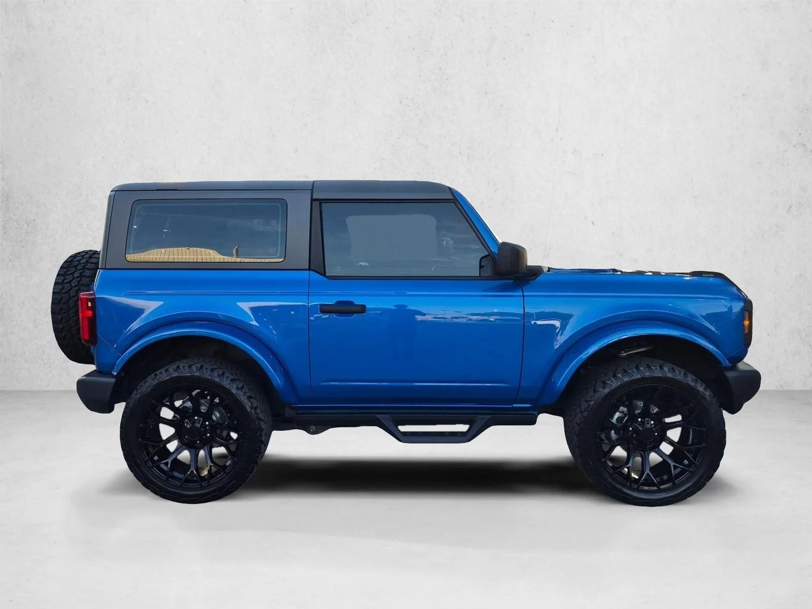 Used 2022 Velocity Blue Metallic Ford Base image 4