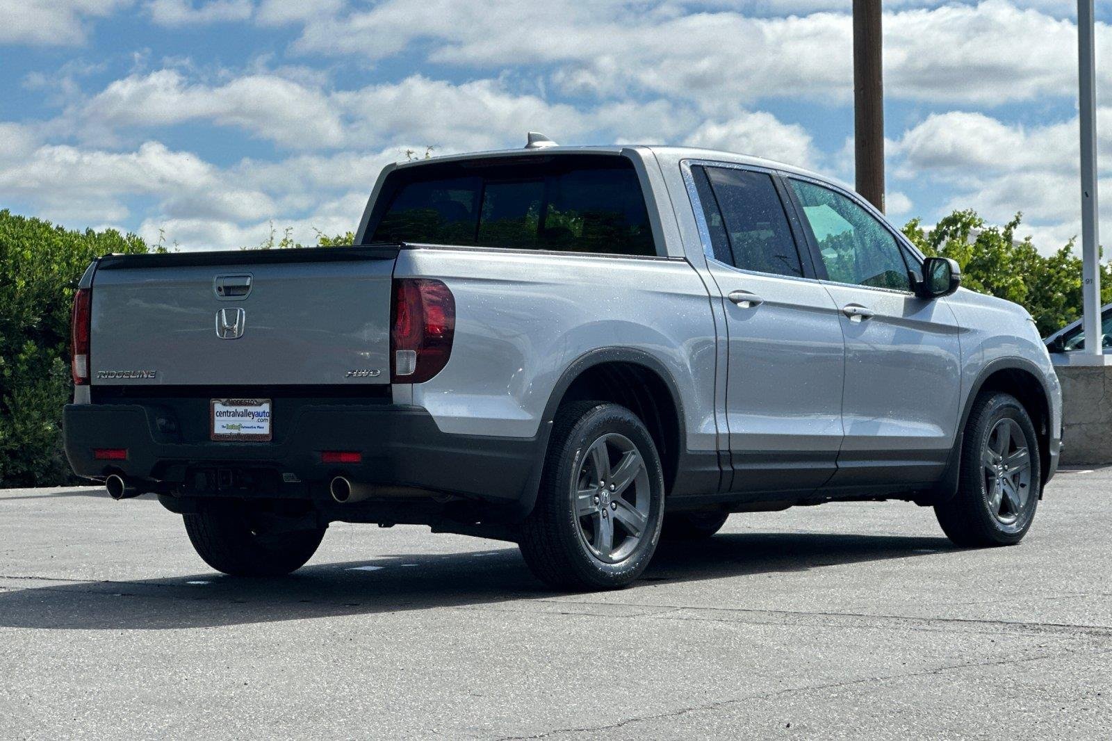 Used 2023 Lunar Silver Metallic Honda RTL image 4