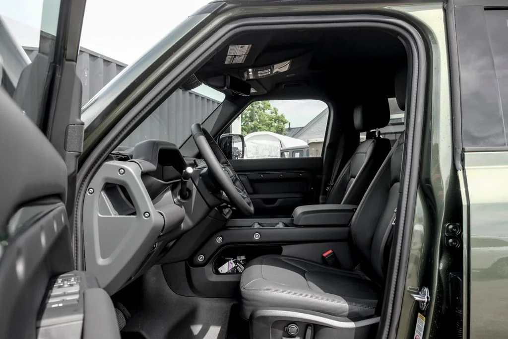 New 2026 Woolstone Green Land Rover X-Dynamic SE image 10