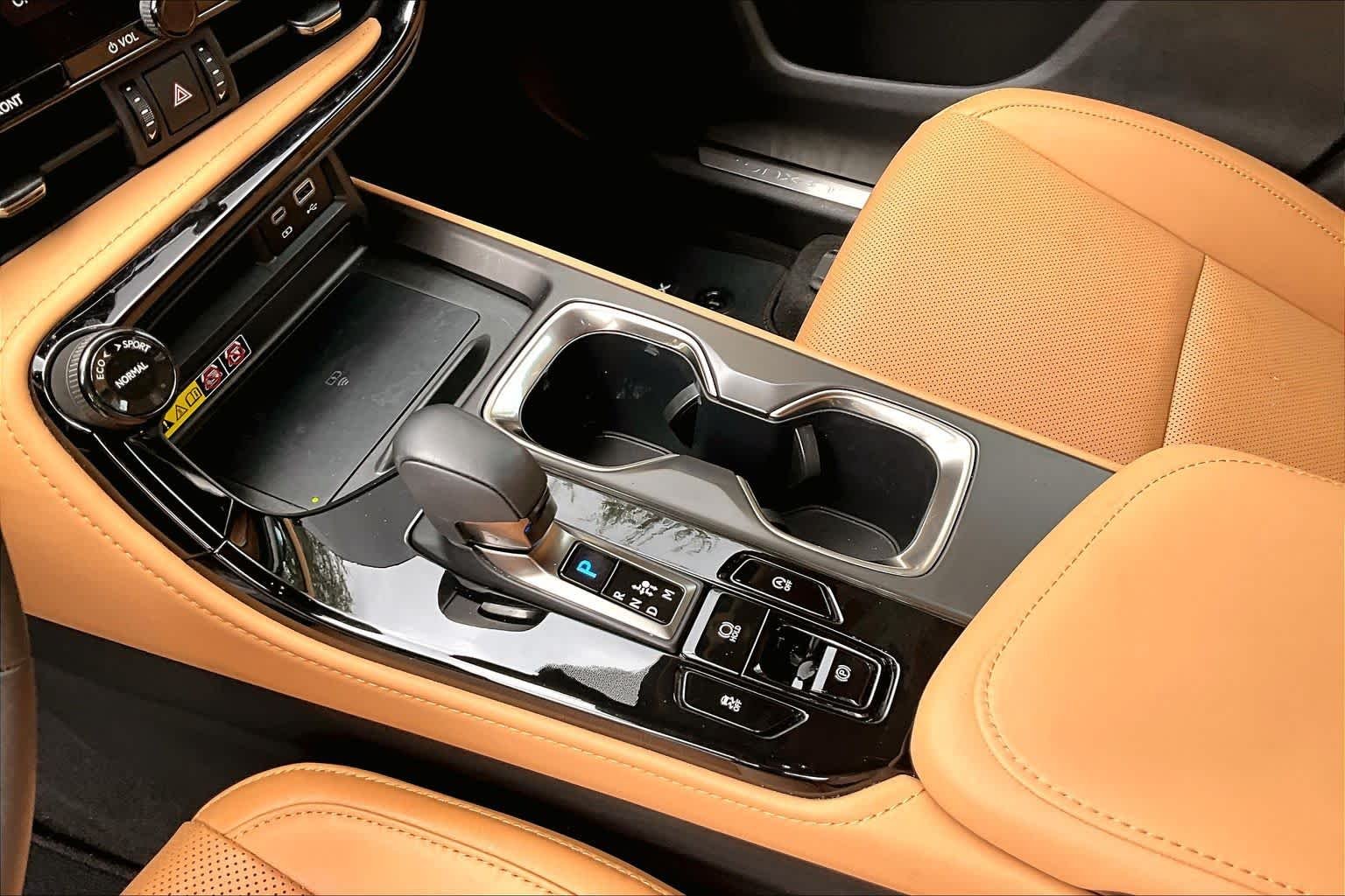 Used 2024 Atomic Silver Lexus Premium image 17