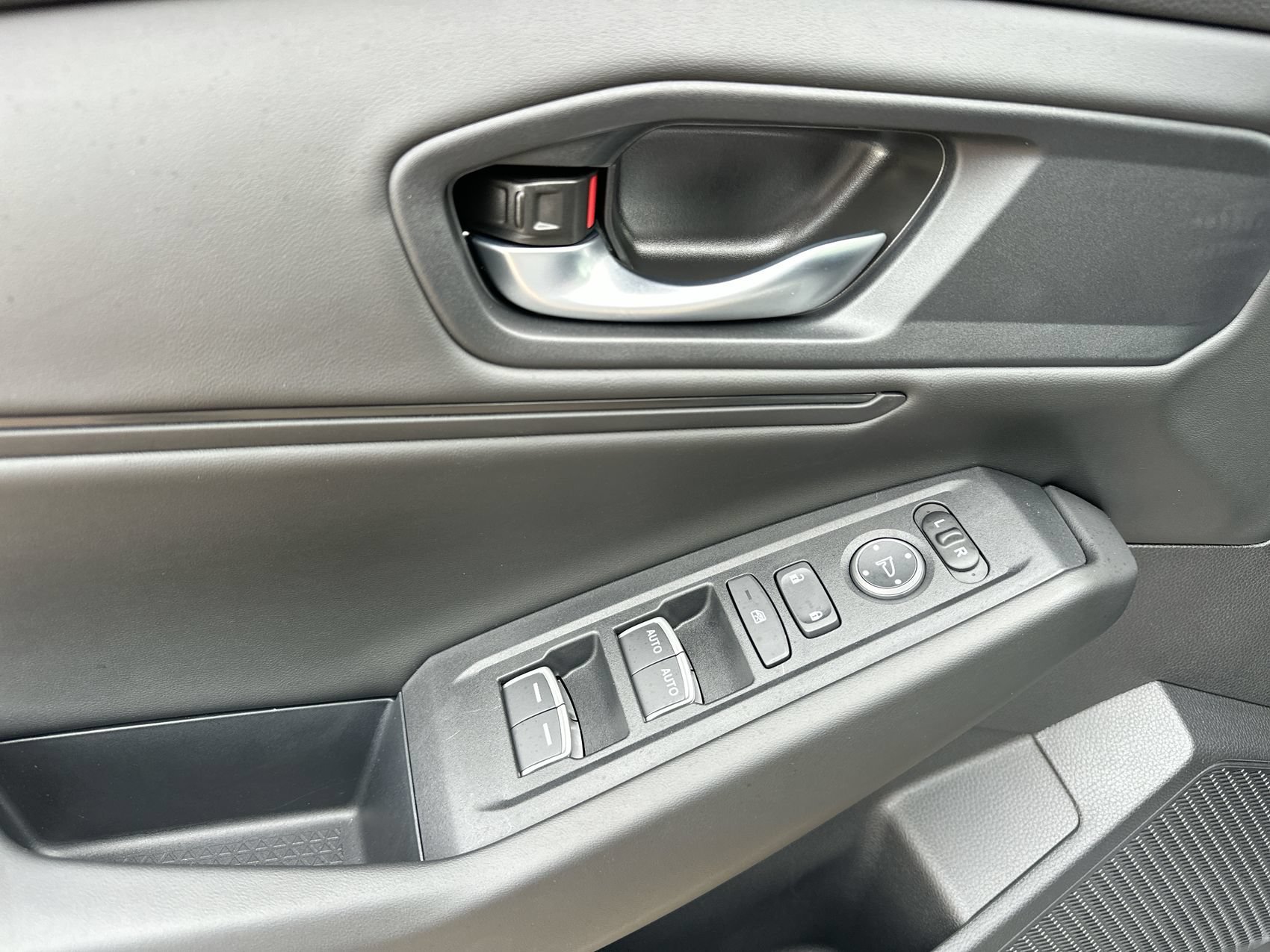 Used 2026 Silver Honda SE image 13
