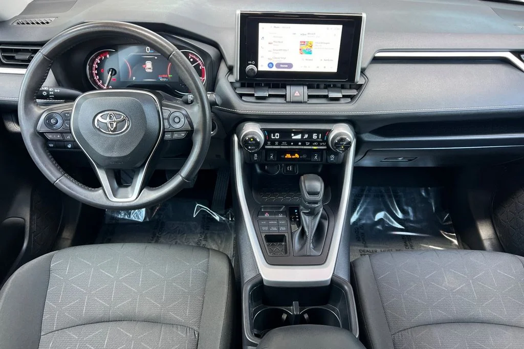 Used 2025 White Toyota XLE image 17
