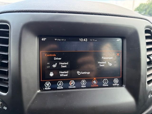 Used 2019 White Jeep Latitude image 19